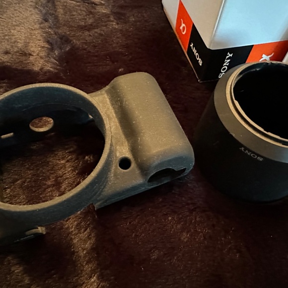 Sony Mirrorless Camera a5000 Body and Interchangeable Zoom Lens, Filter, Bag - Picture 9 of 13